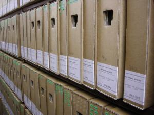 Storage of archival records ready for return to Suriname - image F. van Dijk, Nationaal Archief, The Hague