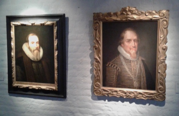 Paintings of Maurits and Oldenbarnevelt at the exhibition of museum Flehite